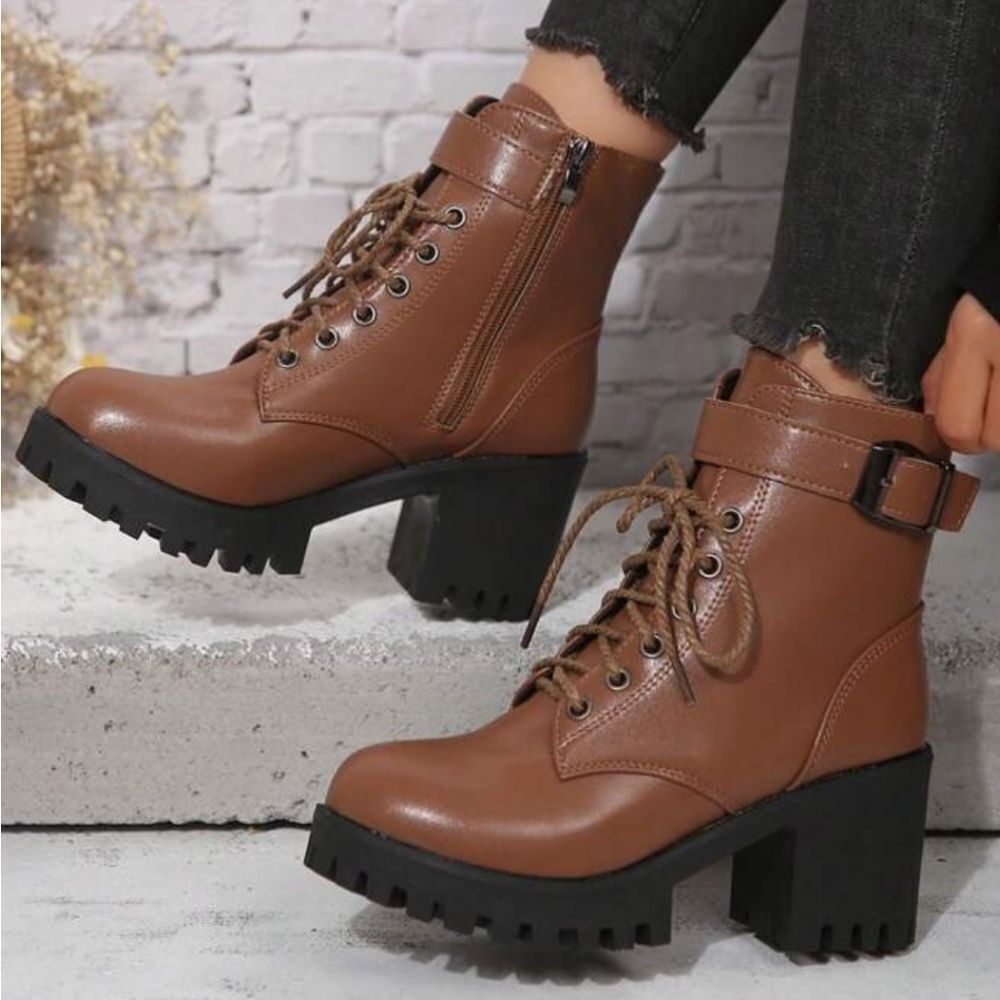 BRAND NEW FOREVER WOMEN'S POUCH ACCENTED ANKLE TIE-UP WIDE SOLE BOOTS